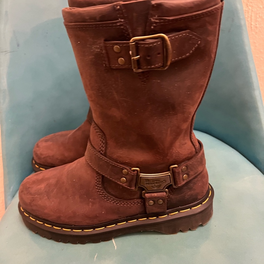 DR. MARTENS BROWN MOTO BOOTS